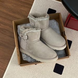 UGG ladies snow boots gray warm.